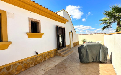 Herverkoop - Villa -
Hondón de las Nieves - La Montanosa
