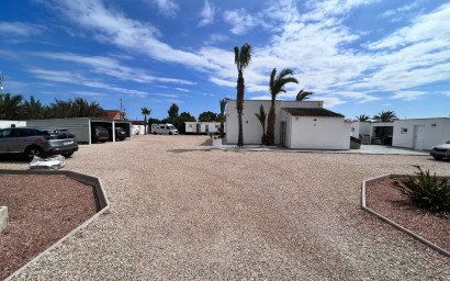 Herverkoop - Landhuis -
Elche - La Marina