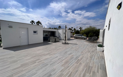 Herverkoop - Landhuis -
Elche - La Marina