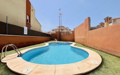 Revente - Maison mitoyenne -
Cabo Roig