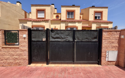 Revente - Maison mitoyenne -
Cabo Roig