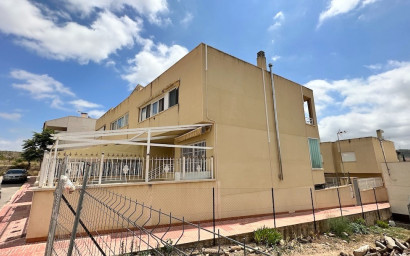 Herverkoop - Herenhuis -
Hondón de los Fráiles