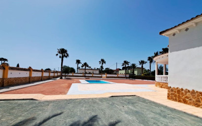 Revente - Villa -
Catral