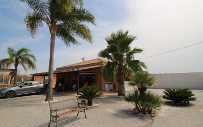 Resale - Villa -
Fortuna - FORTUNA