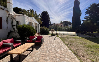 Resale - Villa -
Cabo Roig