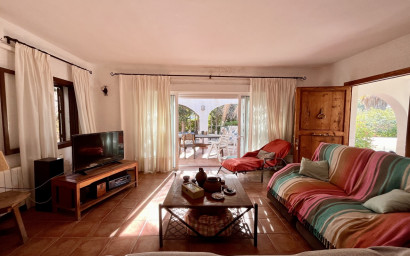 Resale - Villa -
Cabo Roig