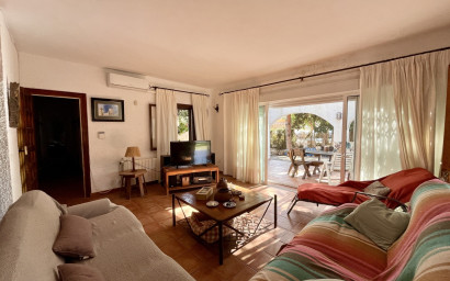 Resale - Villa -
Cabo Roig