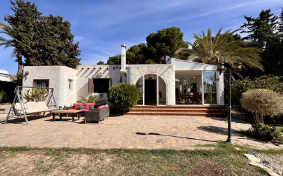 Resale - Villa -
Cabo Roig