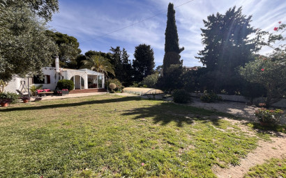 Resale - Villa -
Cabo Roig