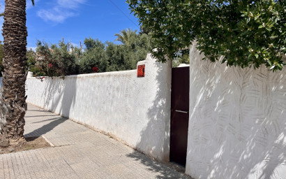 Resale - Villa -
Cabo Roig