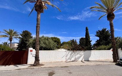 Resale - Villa -
Cabo Roig