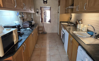 Resale - Townhouse -
Catral