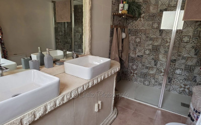 Resale - Townhouse -
Catral