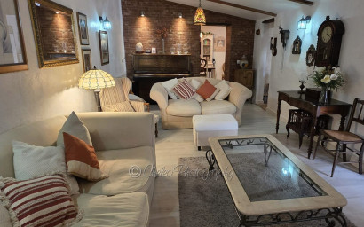 Resale - Townhouse -
Catral