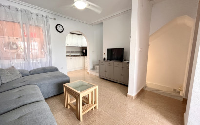 Resale - Townhouse -
Avileses