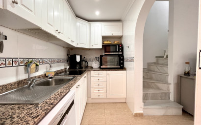 Resale - Townhouse -
Avileses