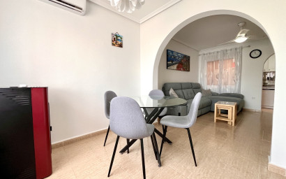 Resale - Townhouse -
Avileses