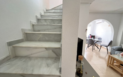 Resale - Townhouse -
Avileses