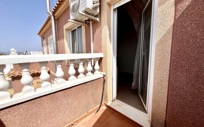 Resale - Townhouse -
Avileses