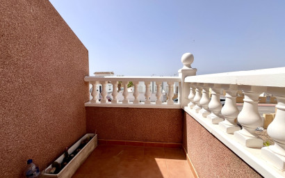 Resale - Townhouse -
Avileses