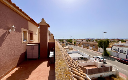 Resale - Townhouse -
Avileses
