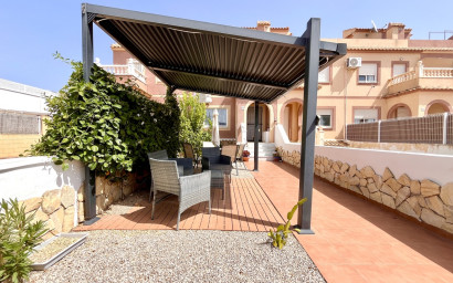 Resale - Townhouse -
Avileses