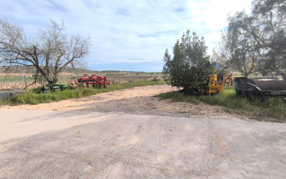Resale - Finca / Country Property -
Yecla