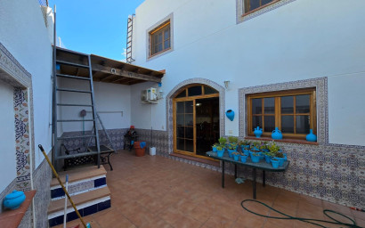 Resale - Townhouse -
Sax