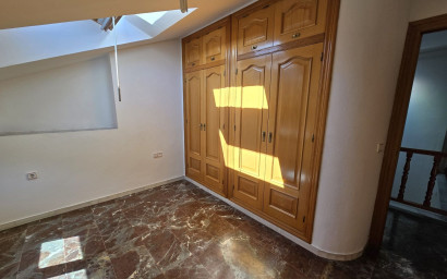 Resale - Townhouse -
Sax