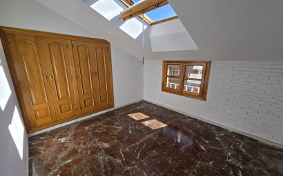 Resale - Townhouse -
Sax