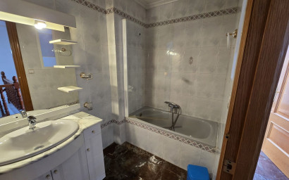 Resale - Townhouse -
Sax