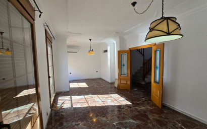 Resale - Townhouse -
Sax