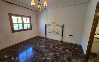 Resale - Townhouse -
Sax