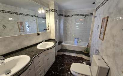 Resale - Townhouse -
Sax