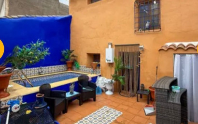 Herverkoop - Herenhuis -
Chirivel - El Contador