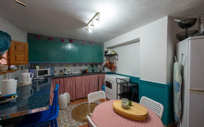 Herverkoop - Herenhuis -
Chirivel - El Contador