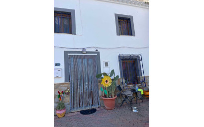 Herverkoop - Herenhuis -
Chirivel - El Contador