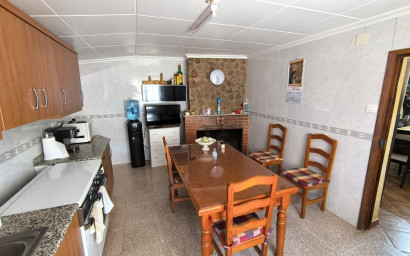 Herverkoop - Landhuis -
Yecla