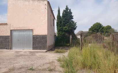 Revente - Maison mitoyenne -
Yecla