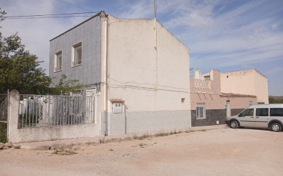 Revente - Maison mitoyenne -
Yecla