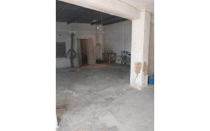 Revente - Maison mitoyenne -
Yecla