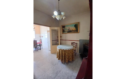 Revente - Maison mitoyenne -
Yecla