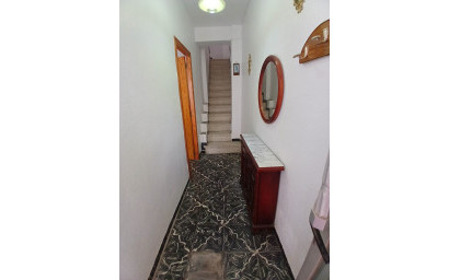 Revente - Maison mitoyenne -
Yecla