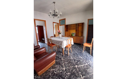 Revente - Maison mitoyenne -
Yecla