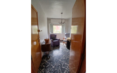 Revente - Maison mitoyenne -
Yecla