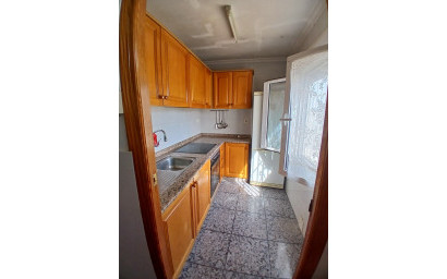 Revente - Maison mitoyenne -
Yecla