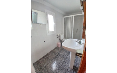 Revente - Maison mitoyenne -
Yecla