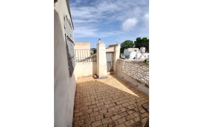 Revente - Maison mitoyenne -
Yecla