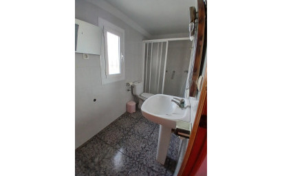 Revente - Maison mitoyenne -
Yecla