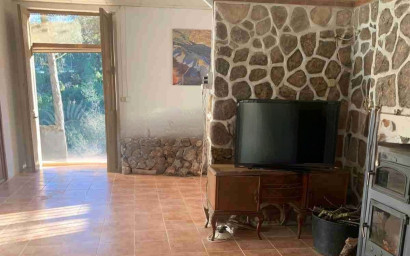 Resale - Finca / Country Property -
Almansa